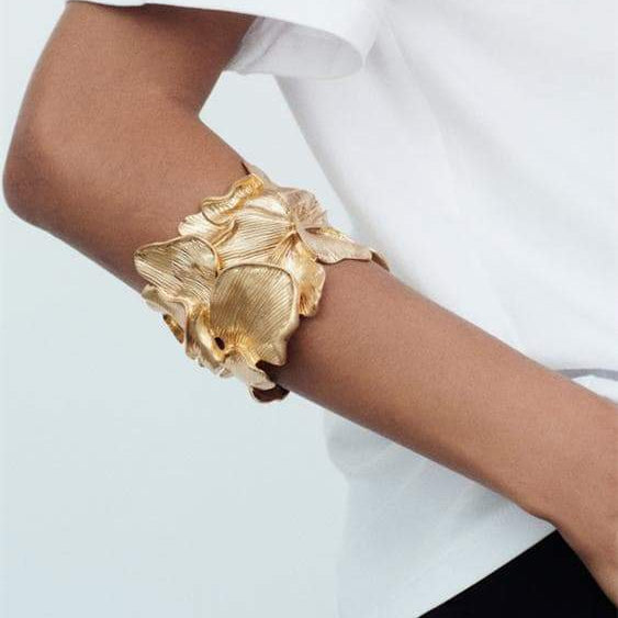 Bracciale con fiori testurizzati metallici