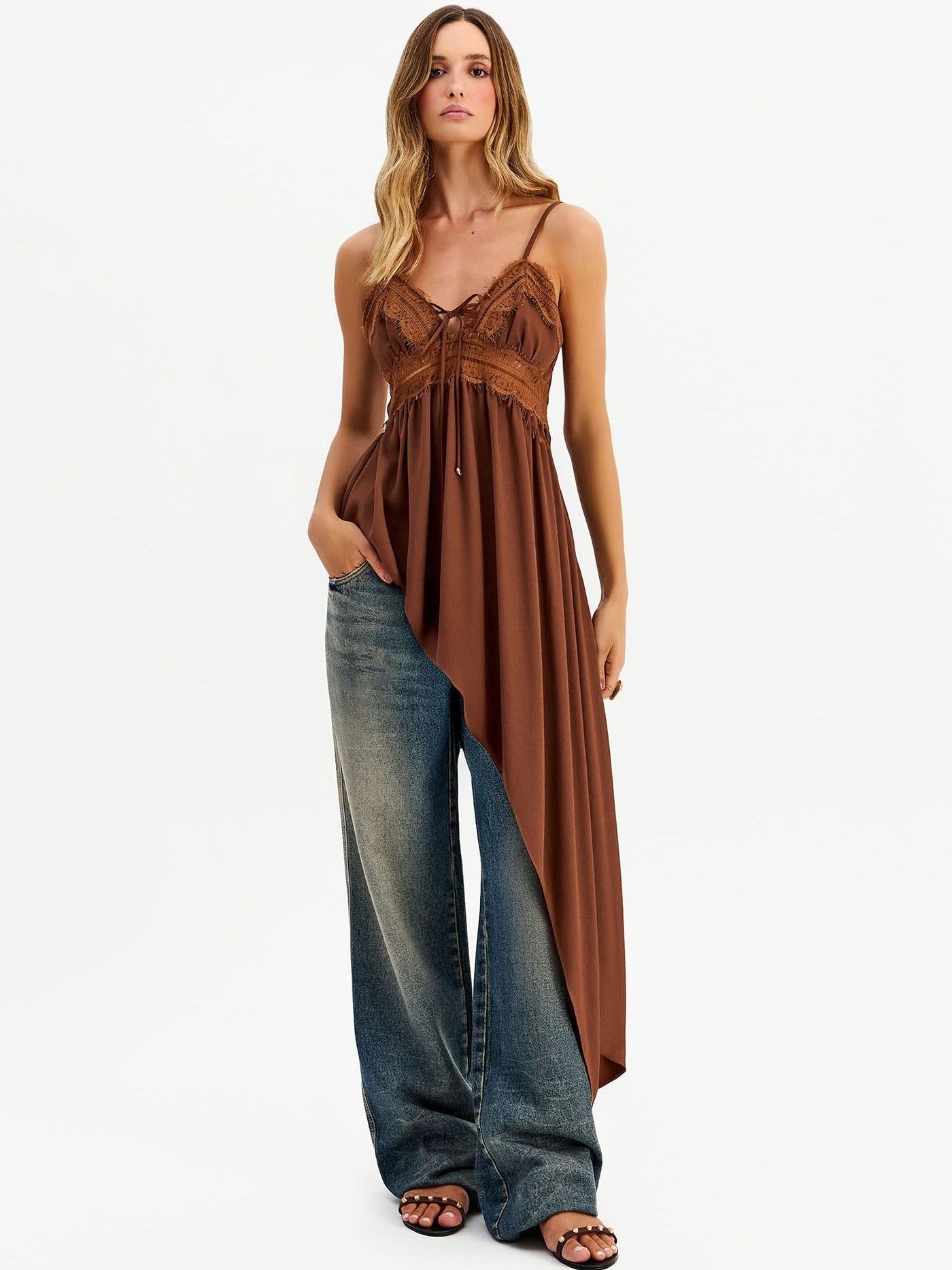 Blusa Asymmetrical Lace-Trim Cami Top
