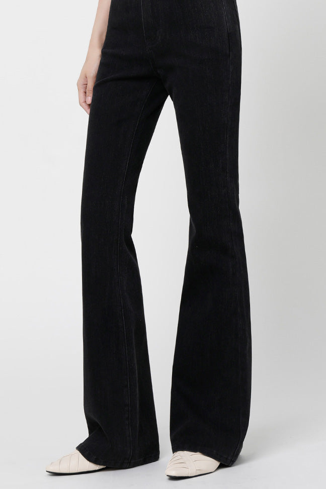 Jeans neri a zampa slim