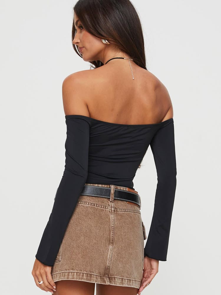 Top nero con spalle scoperte Carradine
