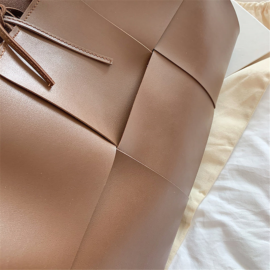 Naomi Medium Shoulder Bag